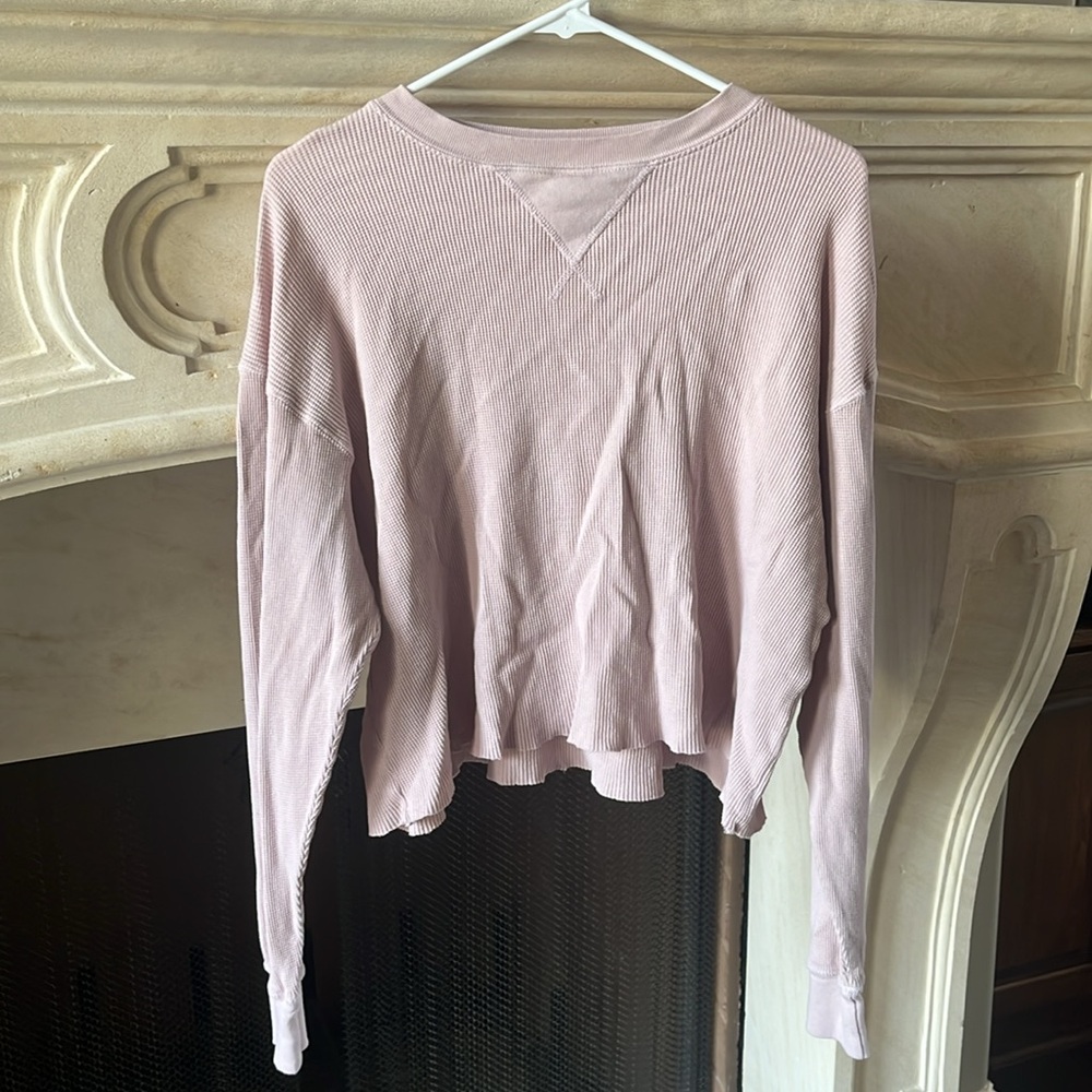 Brandy Melville long sleeve tee - Picture 2 of 9